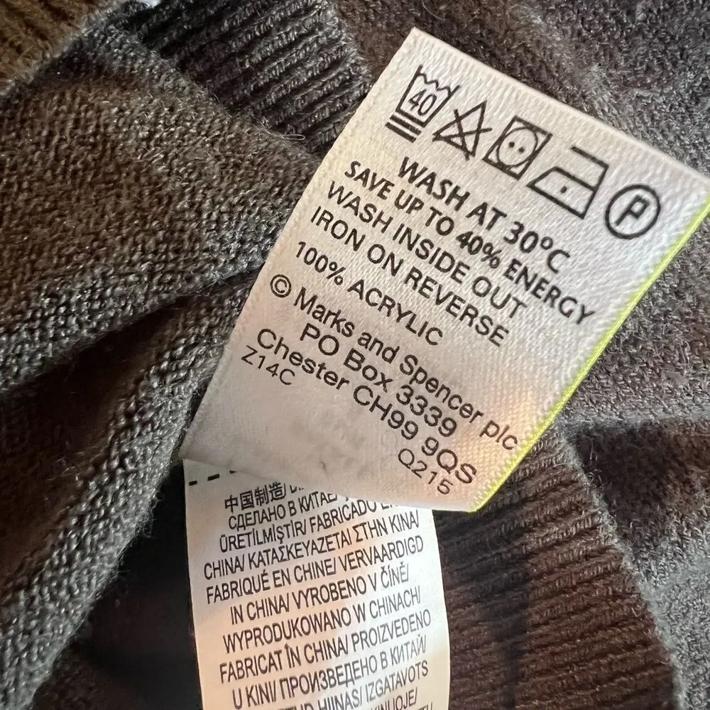 Mark & Spencer v neck knit long sleeved top size Small